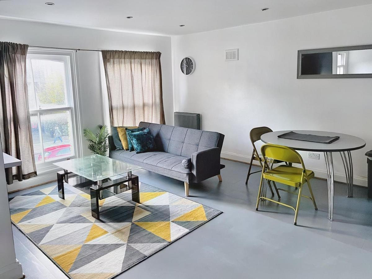 Lovely 2-Bedroom Serviced Apartment Greater Лондон Экстерьер фото