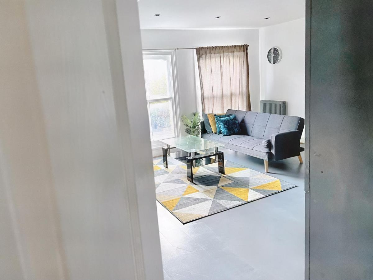 Lovely 2-Bedroom Serviced Apartment Greater Лондон Экстерьер фото